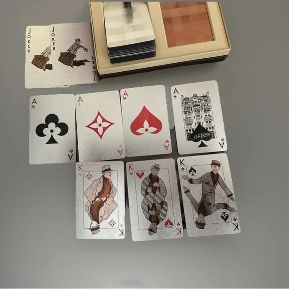 LOUIS VUITTON SUPER RARE SILVER AND GOLD VIP PLAYING CARDS. OPENED BUT NOT USED. - Picture 2 of 6